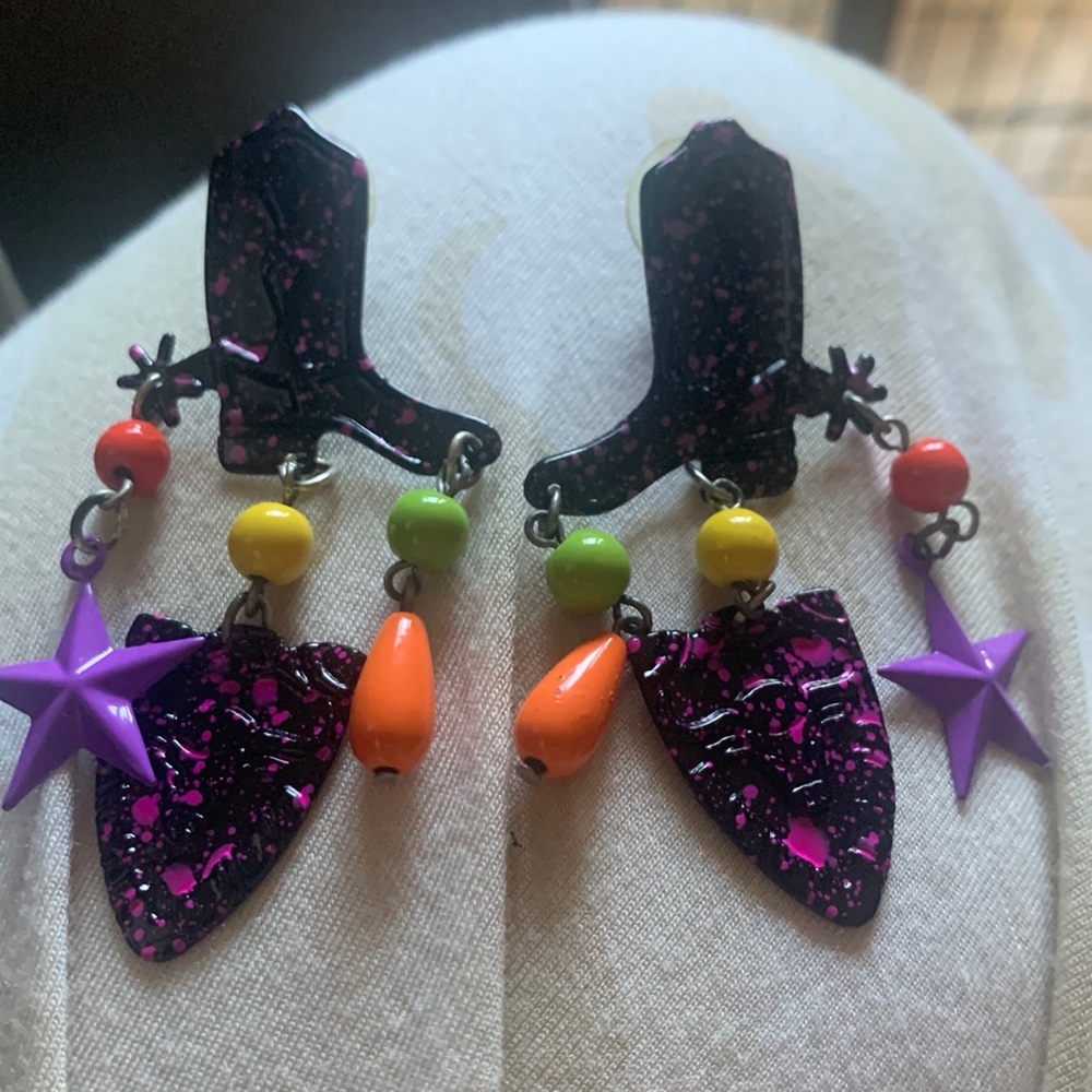 🥳Host Pick🤩 Vintage 90s 🤠cowboy earrings -Hypoallergenic